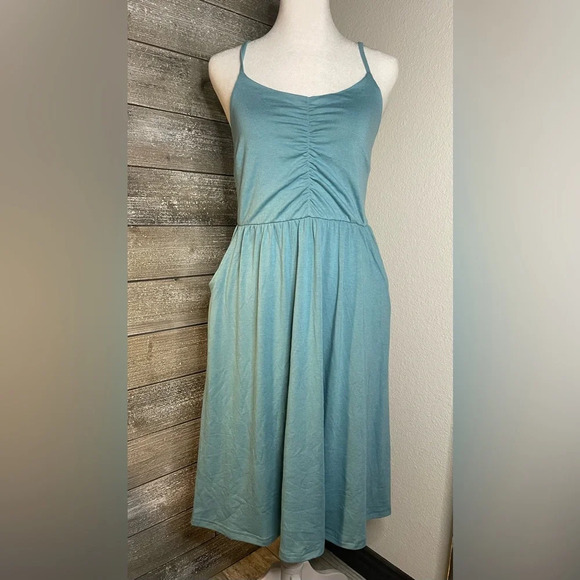 Dresses & Skirts - NWOT VERSATILE DRESS